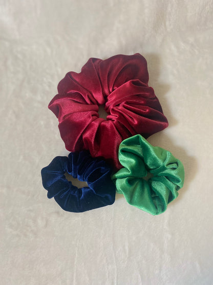 Bow Hair Clip and Claw and Velvet XL and Small Scrunchies Gift Box Hair Clip and Hair Ties Gift Biz